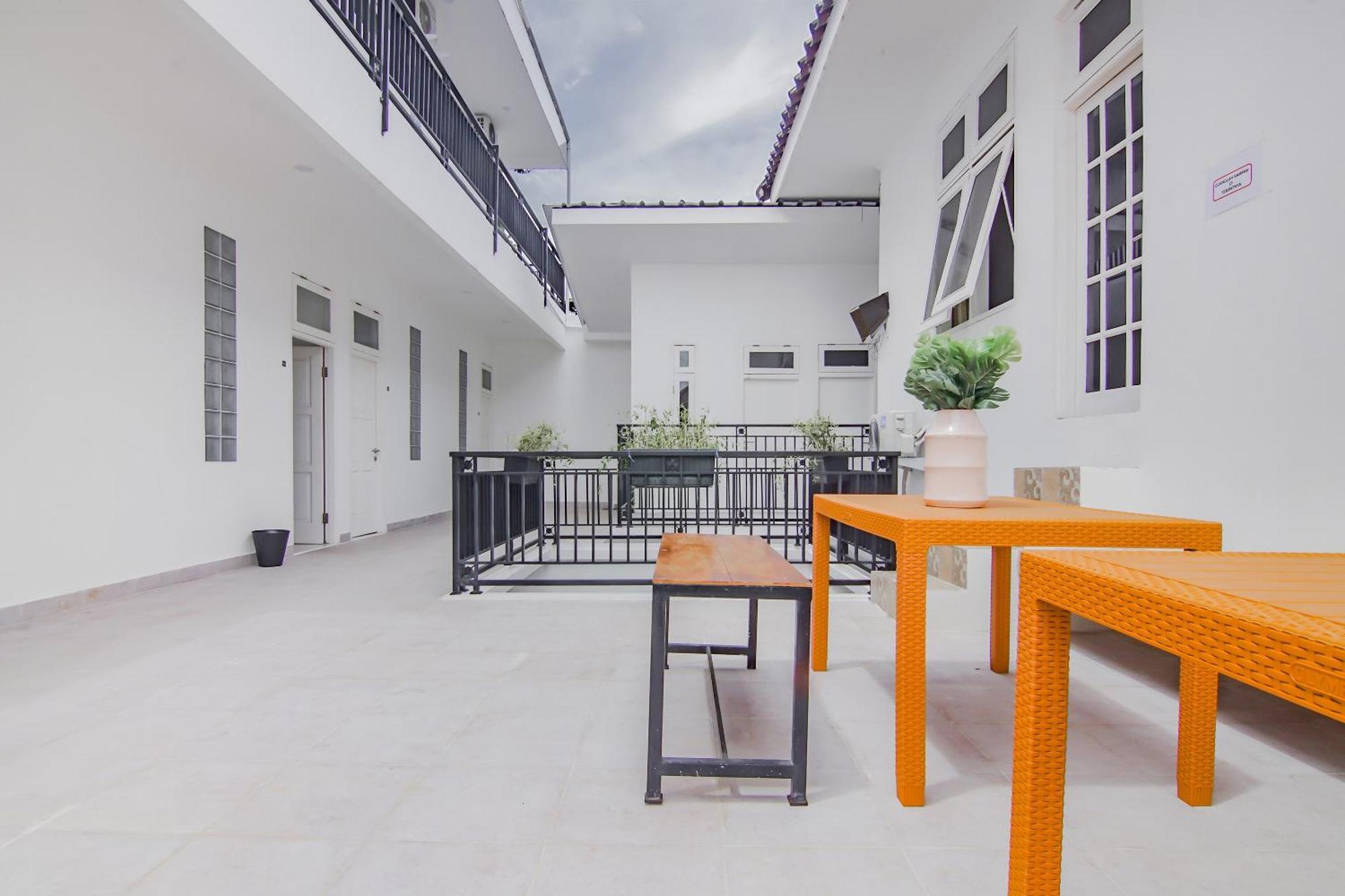 فندق Super Oyo Capital O 90342 Kemang Garden جاكرتا المظهر الخارجي الصورة